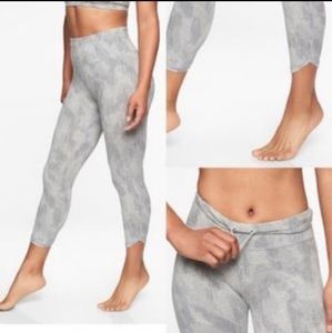 EUC Athleta Be Present Organic Cotton Capri Leggings
